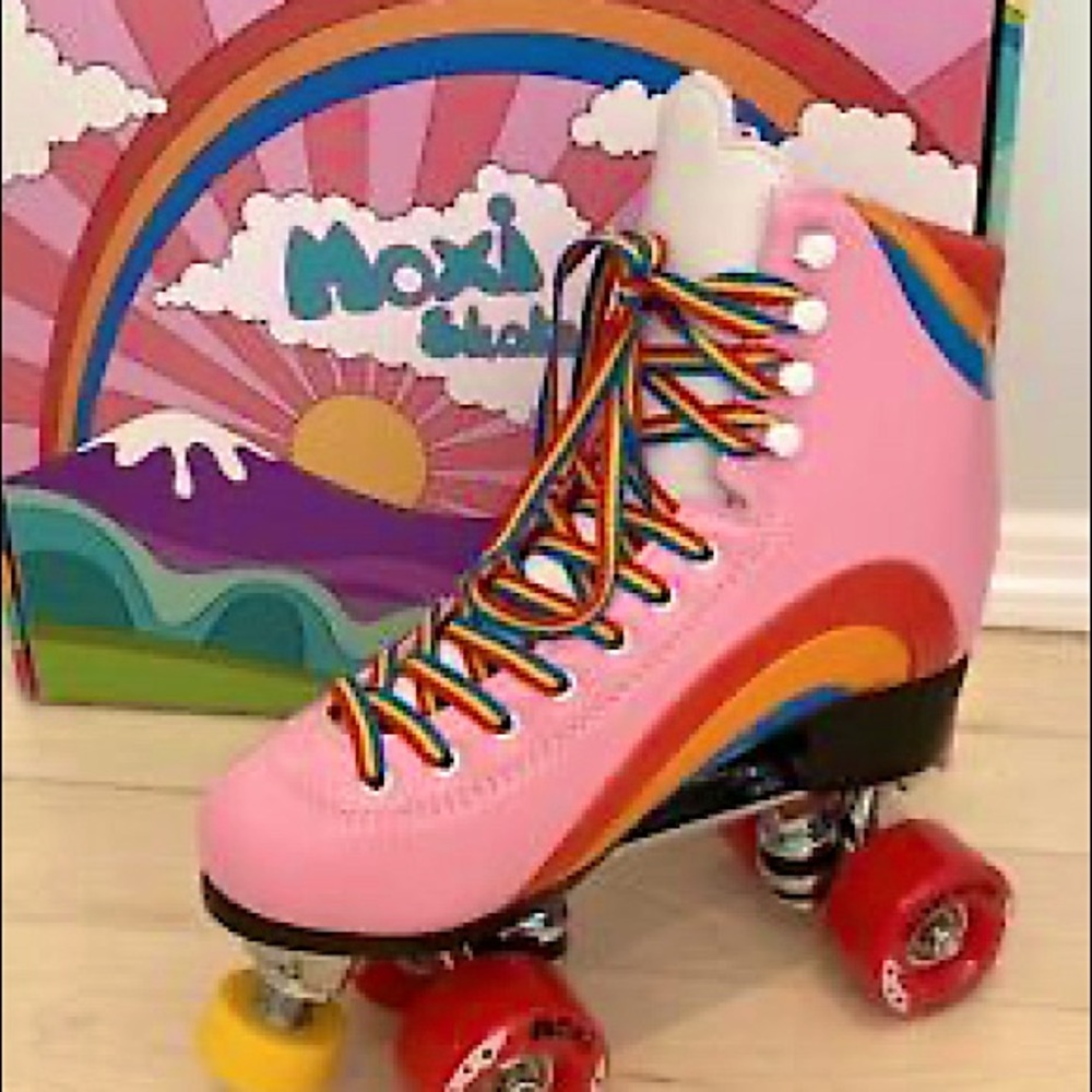 NWT//UIB Moxi Rainbow Rider size 5 in pink heart